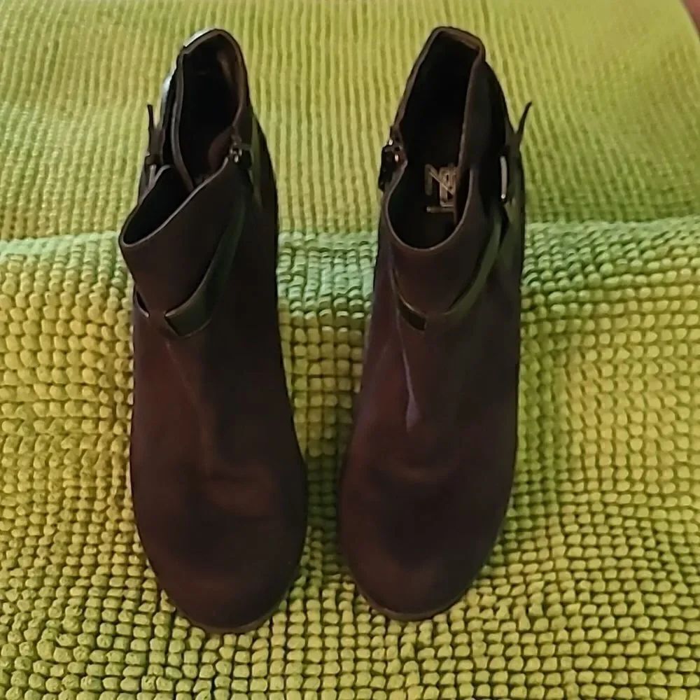 New Directions sz 10M black ankle boot